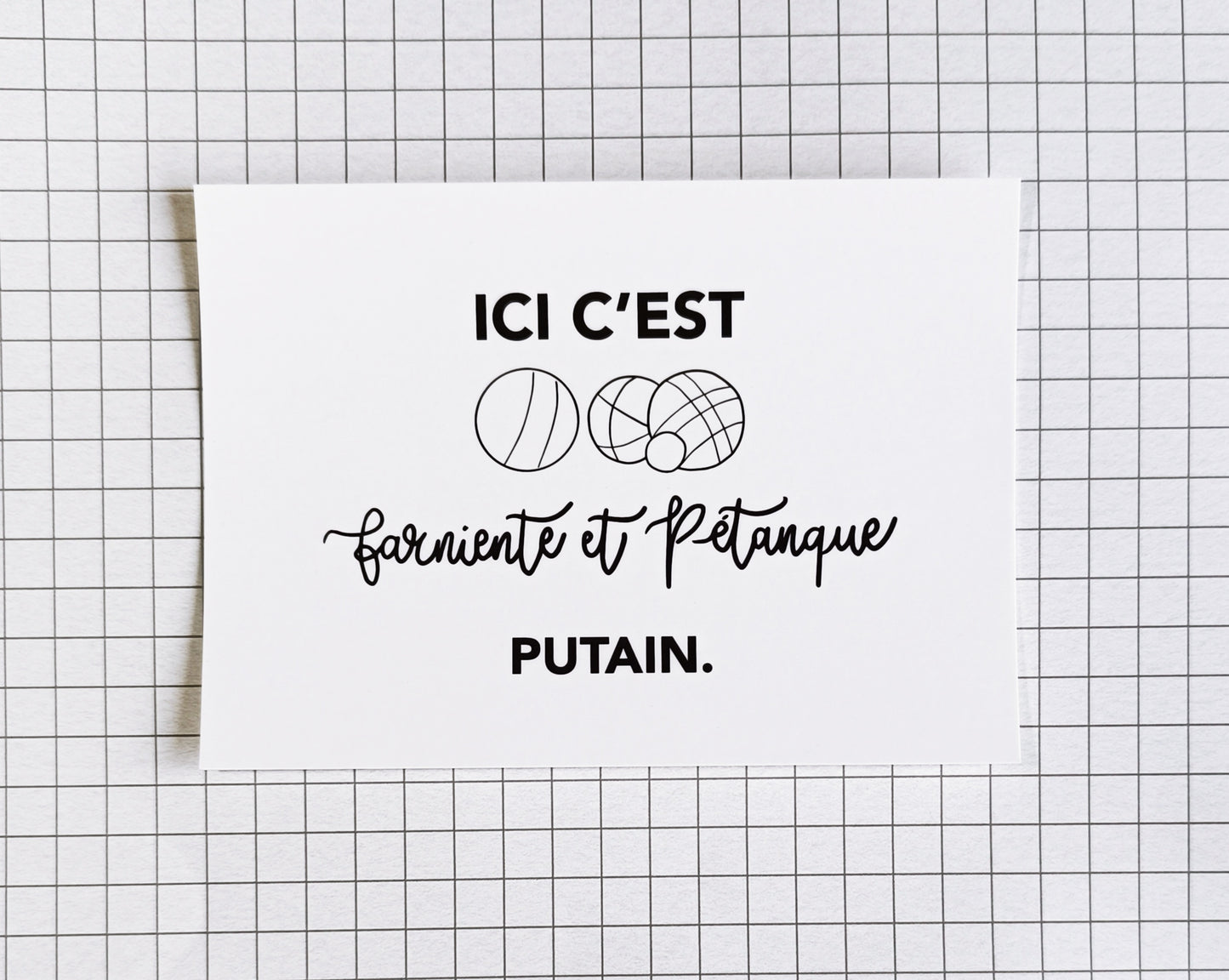 Carte postale "Ici c'est farniente et pétanque putain"