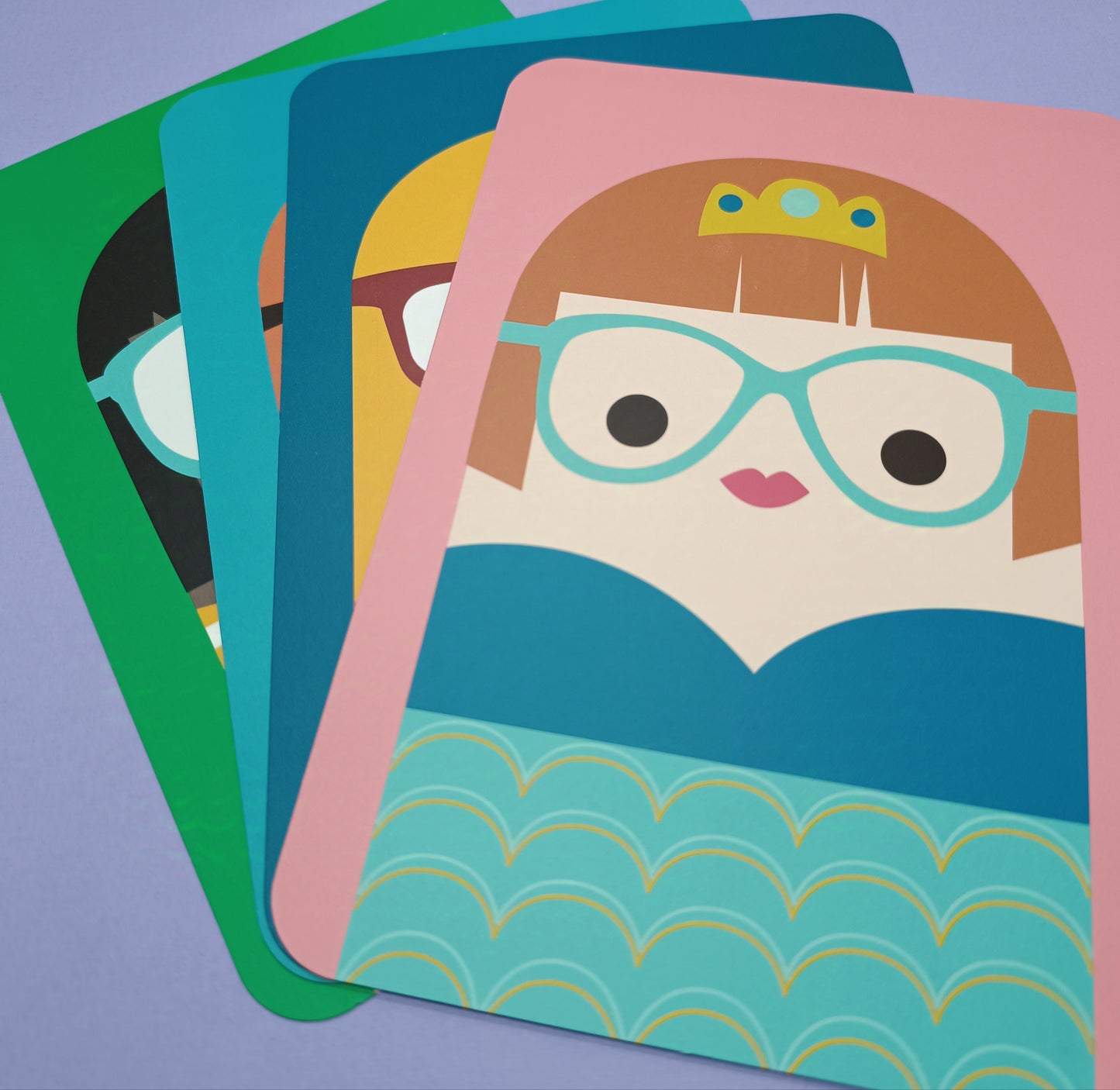 Lot de 4 cartes postales "Les filles"