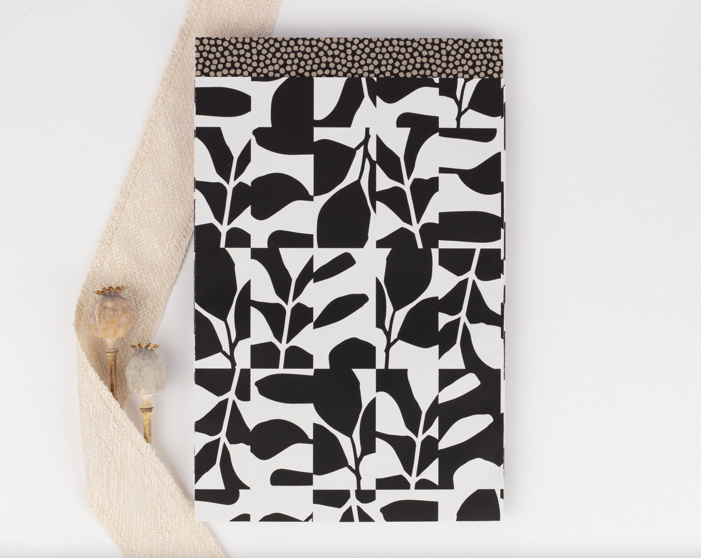 Pochette en papier feuilles abstraites PM