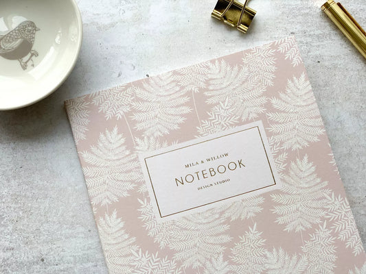 Carnet rose et blanc cassé