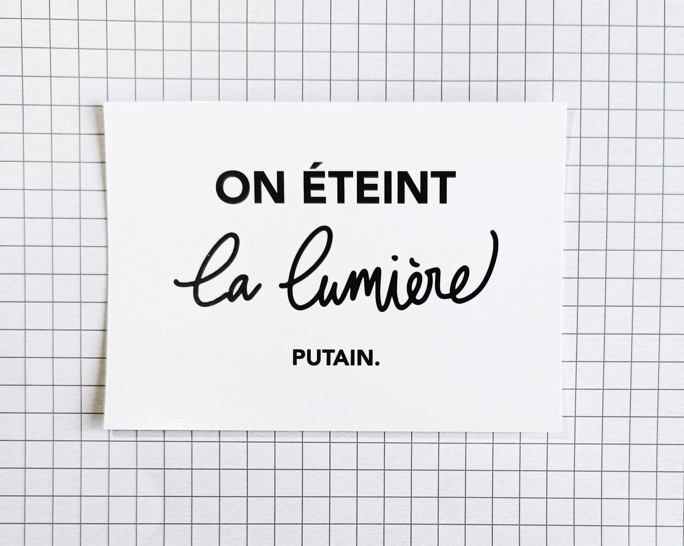 Carte postale - "On éteint la lumière putain"