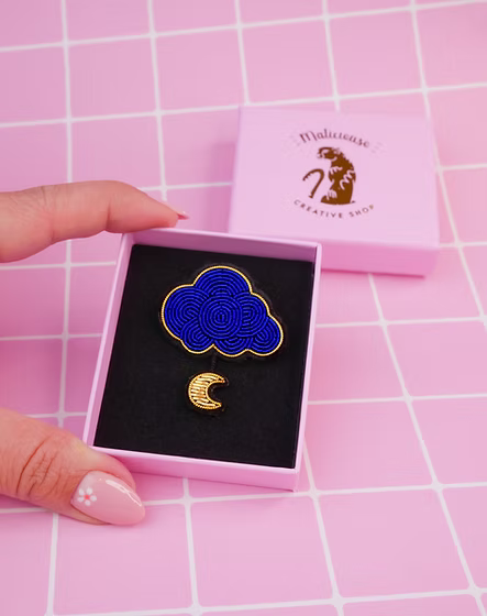 Broche Nuage et lune fait main broderie cannetille