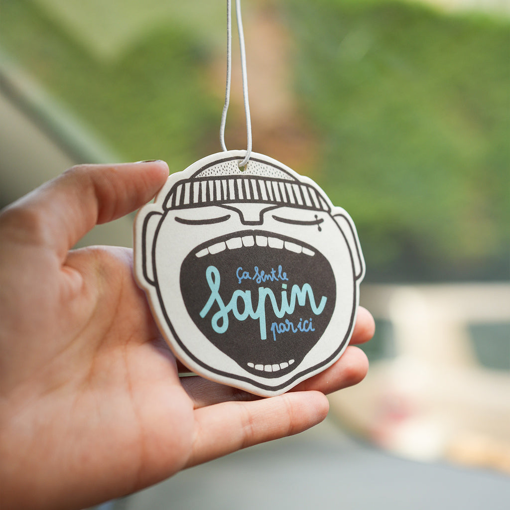 Désodorisant fun pour voiture " ça sent le sapin ici"